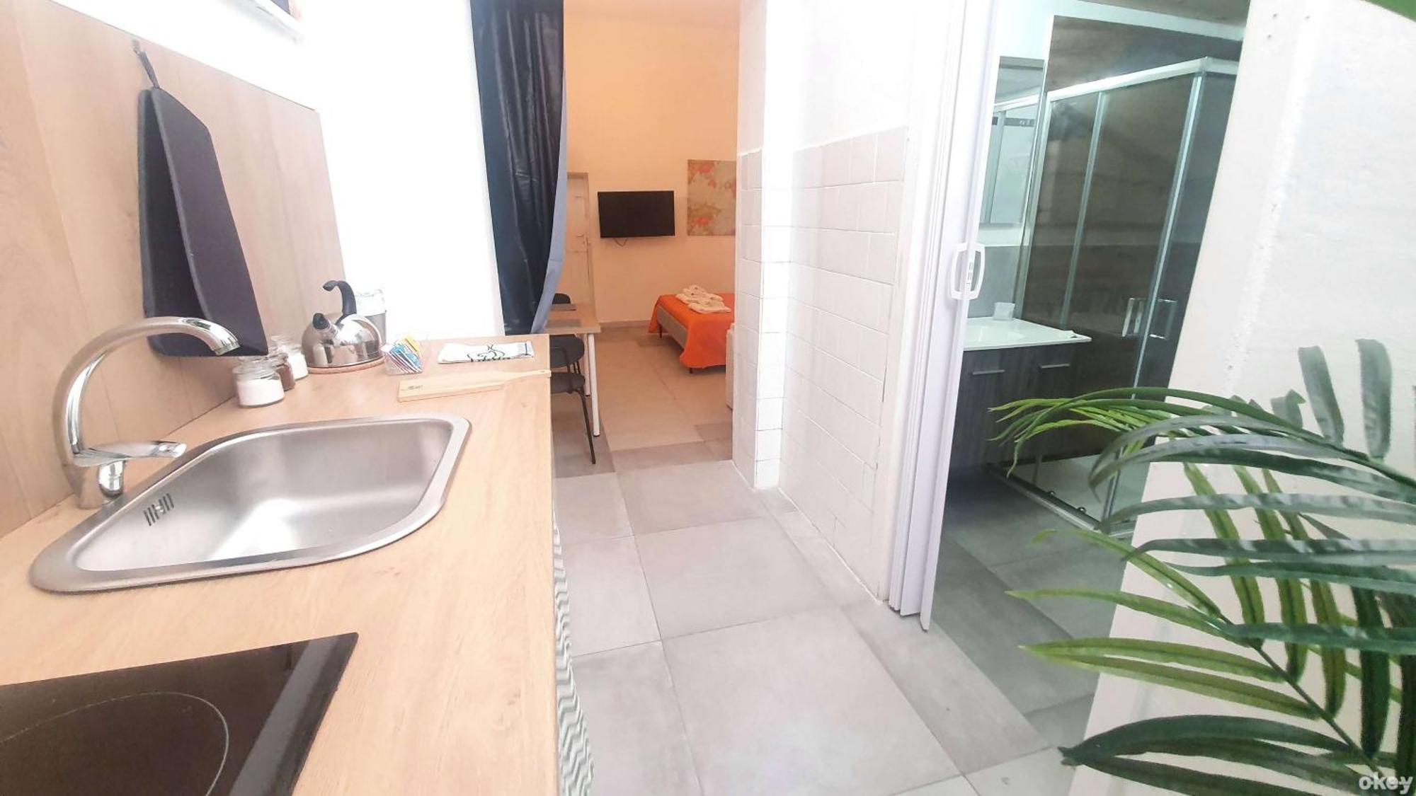 Suite Adriatica Hottube And Sauna Bari Bagian luar foto