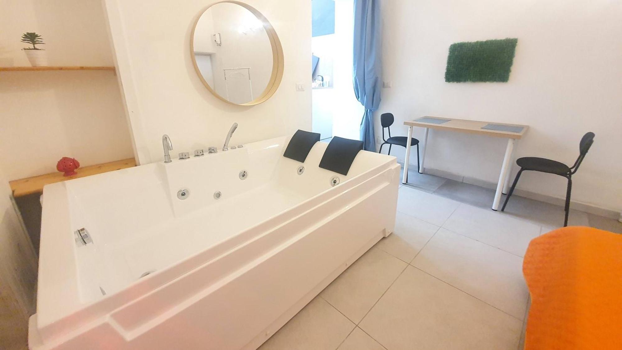Suite Adriatica Hottube And Sauna Bari Bagian luar foto