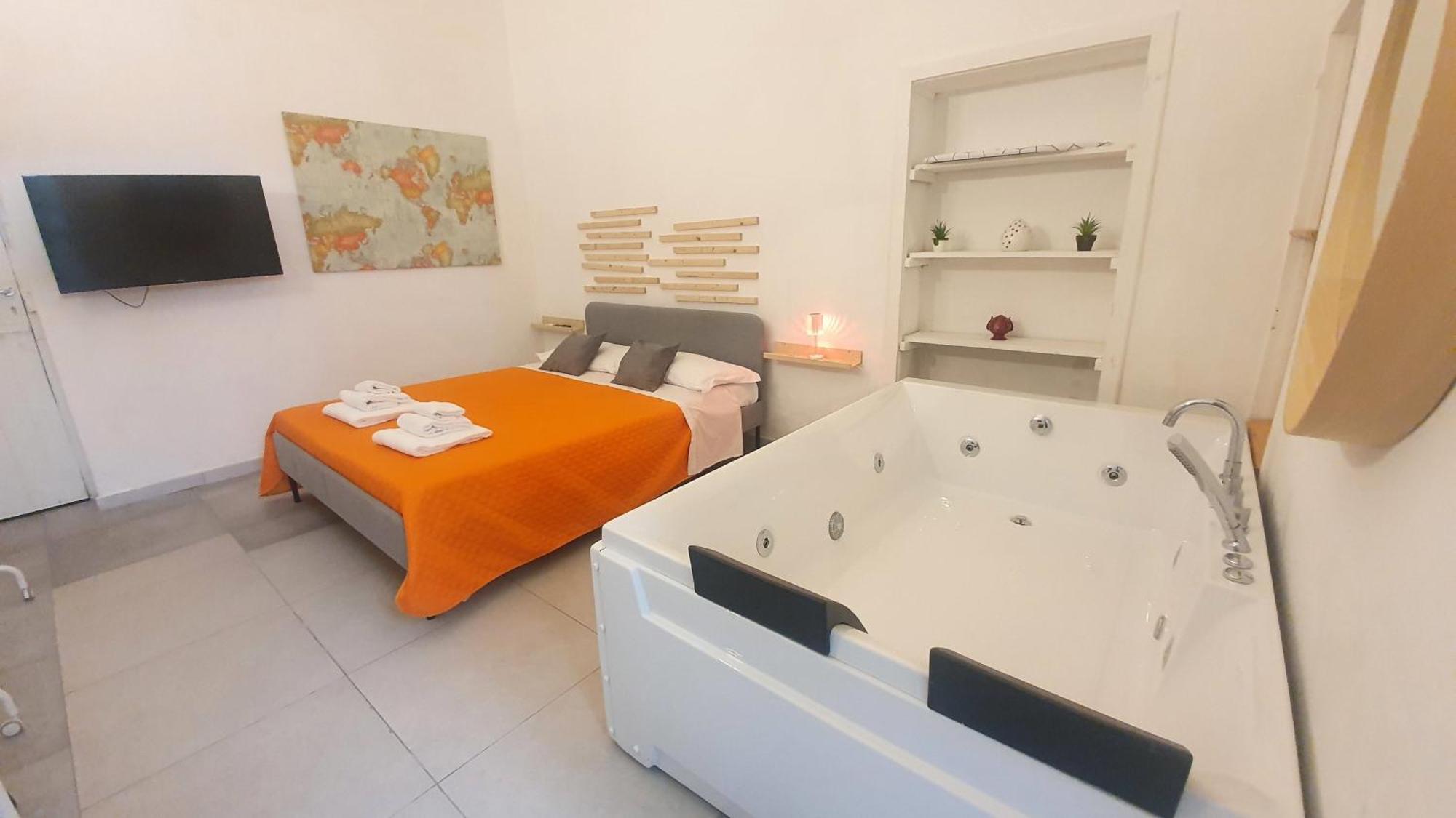 Suite Adriatica Hottube And Sauna Bari Bagian luar foto